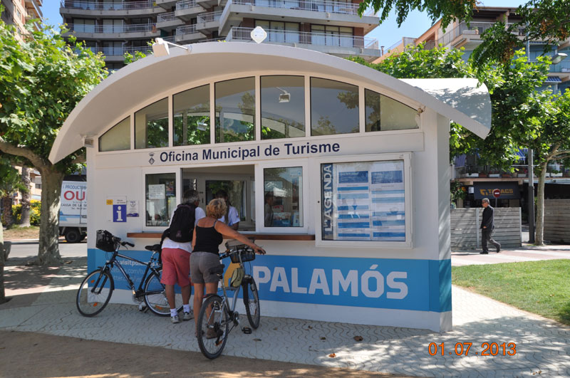 L'oficina de turisme del passeig del Mar.