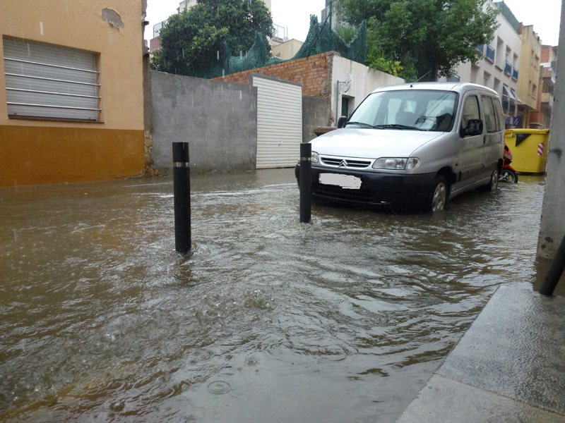 La Policia Local tallarà determinats carrers en cas d'inundació. (Foto: Ràdio Palamós).