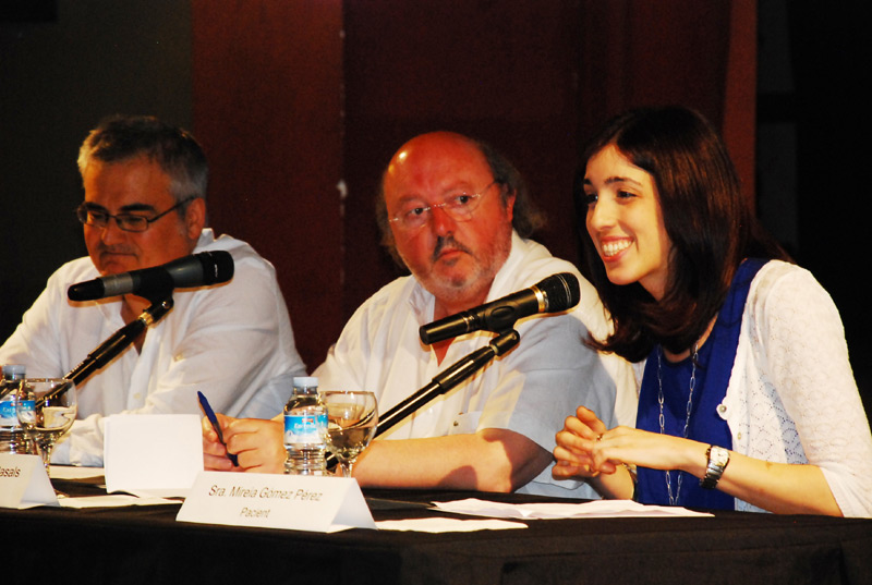 Mireia Gómez, a la dreta, en la presentació de la campanya contra l'Atàxia de Friedreich. (Foto: Ajuntament de Calonge).
