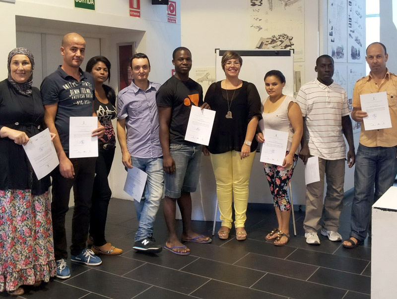 El grup participant en el procés formatiu, amb la regidora Yolanda Aguilar. (Foto: Ajuntament de Palamós).