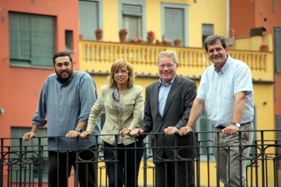 Teresa Ferrés amb altres membres de la nova executiva del PSC gironí. (Foto: ACN).