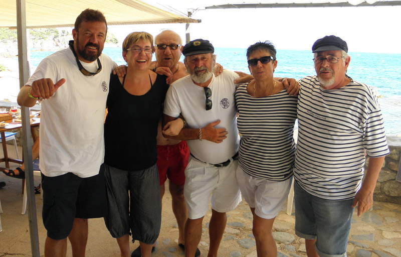 Part de l'equip del programa i alguns dels palamosins que van participar en el capítol. (Foto: Ajuntament de Palamós).