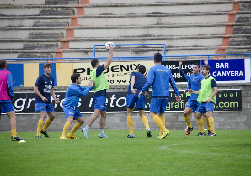 Jugadors del Palamós durant una sessió d'entrenament. (Foto: Olga Grassot)