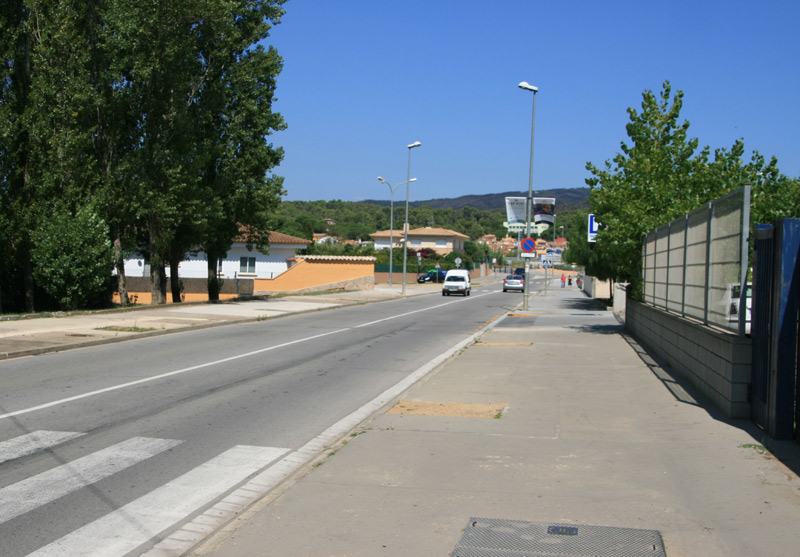 El carrer d'Arnau Sa Bruguera. (Foto: Ràdio Palamós)