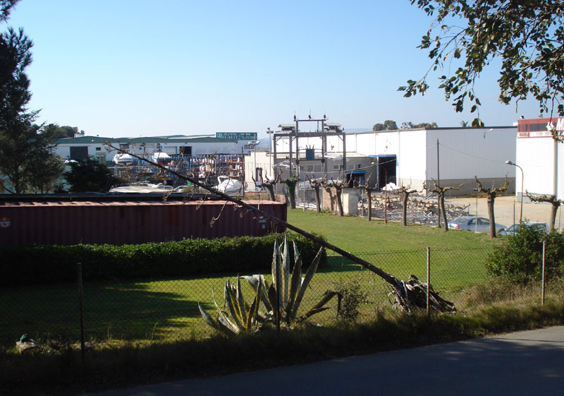 Vista parcial d'algunes naus del polígon de la Rutlla. (Foto: Ràdio Palamós).