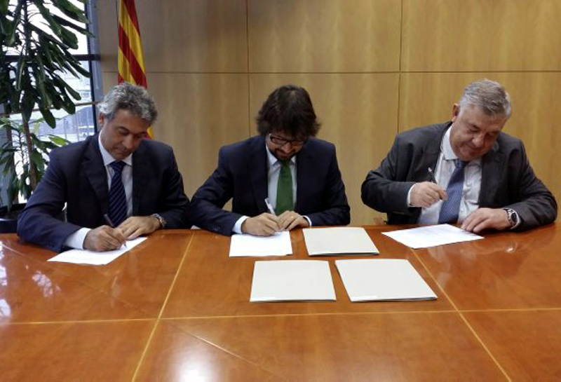 L'acte de firma del conveni entre la Generalitat i les confraries de pescadors. (Foto: Generalitat de Catalunya).