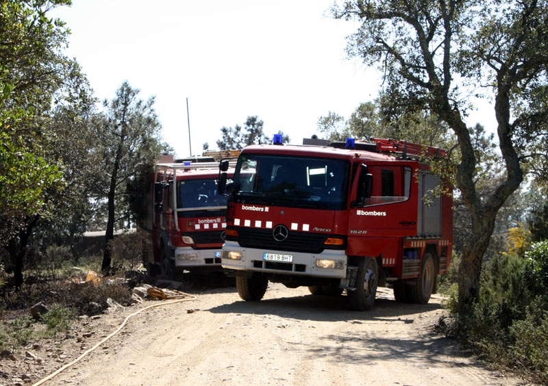Bombers actuant en l'incendi de les Gavarres, el març d'aquest any. (Foto: Ràdio Palamós).