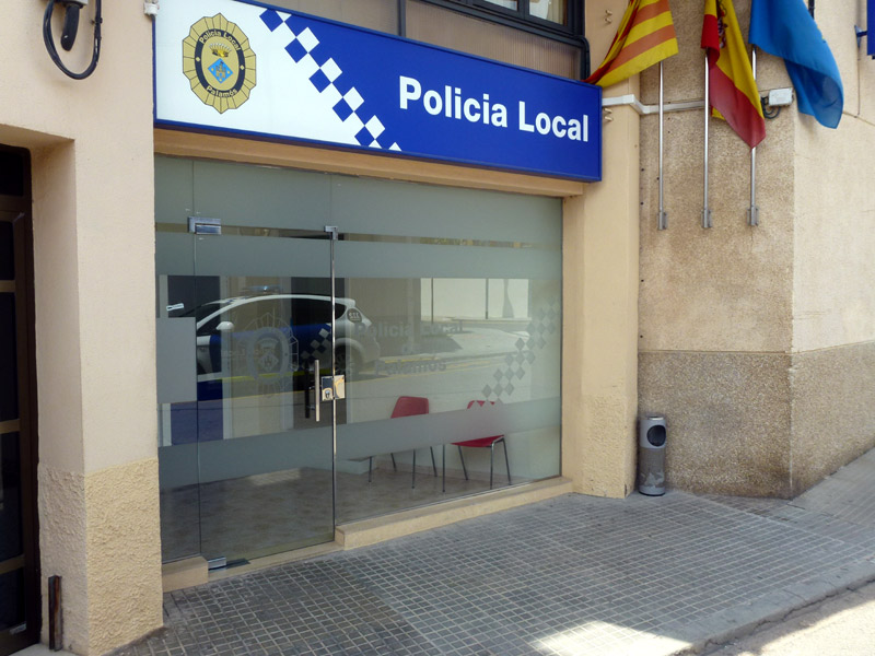 La víctima es va presentar a les dependències de la Policia Local de Palamós. (Foto: Ràdio Palamós).