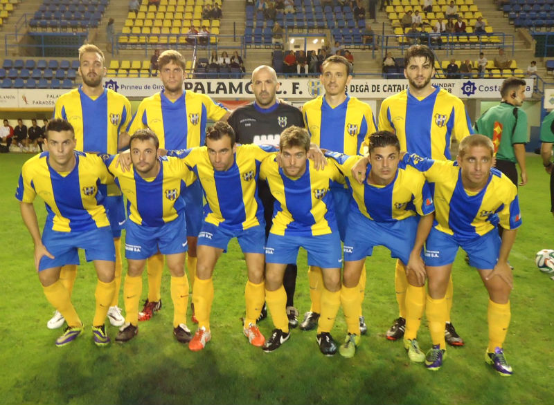 L'onze inicial del Palamós en el partit enfront el Rubí. (Foto: Sergi Cortés).