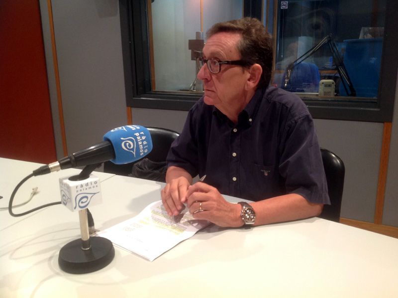 El regidor de Serveis Econòmics, Joan Gea, avui als estudis de Ràdio Palamós. (Foto: Ràdio Palamós).
