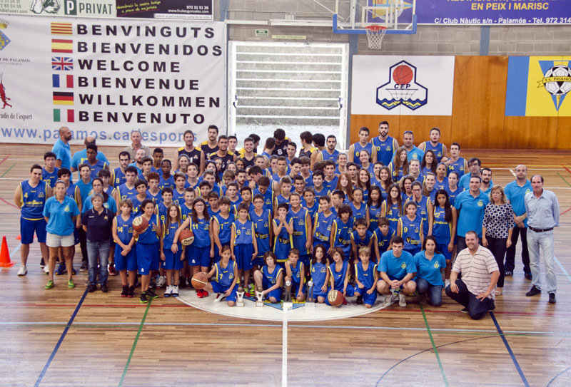 Ahir es va fer la presentació de tots els equips del CE Palamós. (Foto: Olga Grassot)
