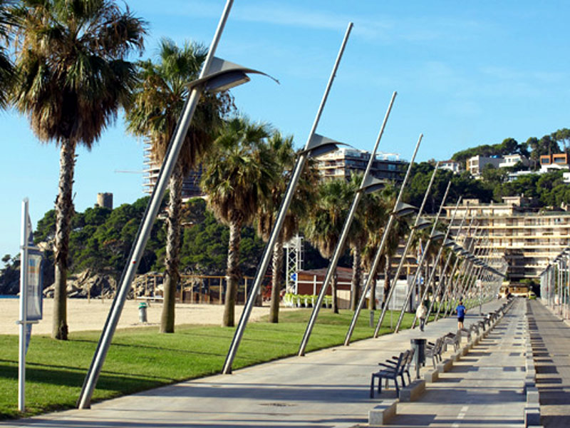El passeig marítim, a l'altura de Torre Valentina.