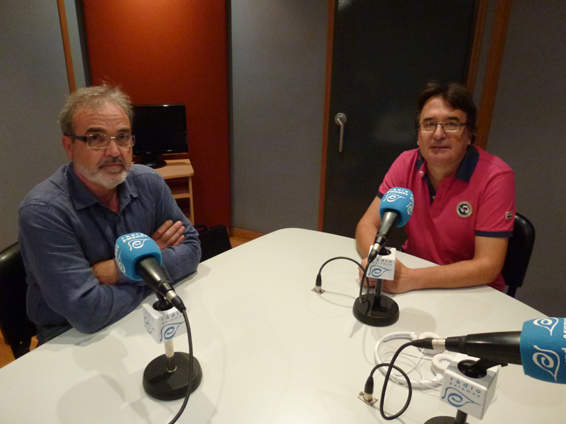 Joan Roches i Josep Radrosa, aquest migdia a Ràdio Palamós. (Foto: Ràdio Palamós)