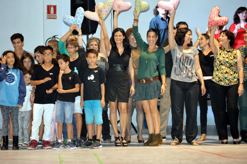 400 persones van passar per la primera Desfilada Solidària a Palamós. (Foto: Oncolliga Palamós)