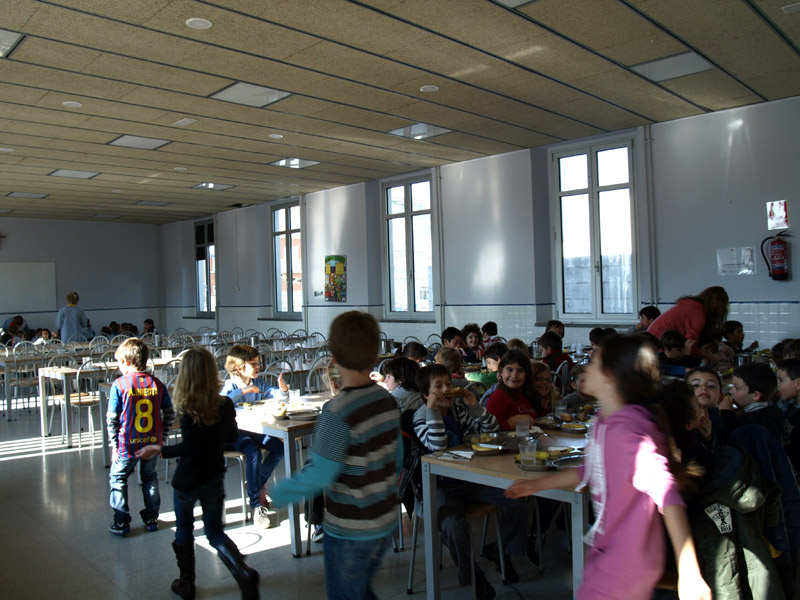 Menjador d'una escola de Palamós a l'hora de l'àpat. (Foto: Ràdio Palamós).