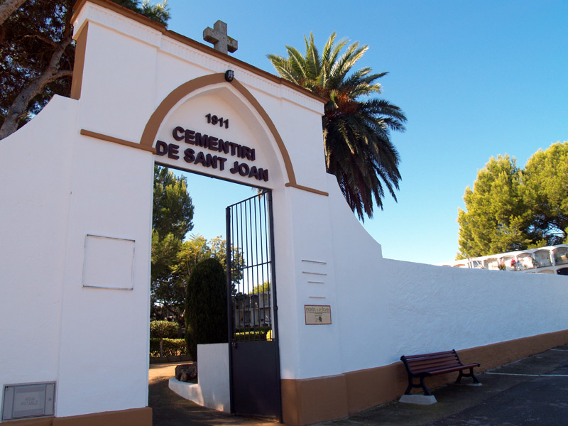 Demà al matí no es podrà anar al cementiri de Sant Joan. (Foto: Ràdio Palamós).
