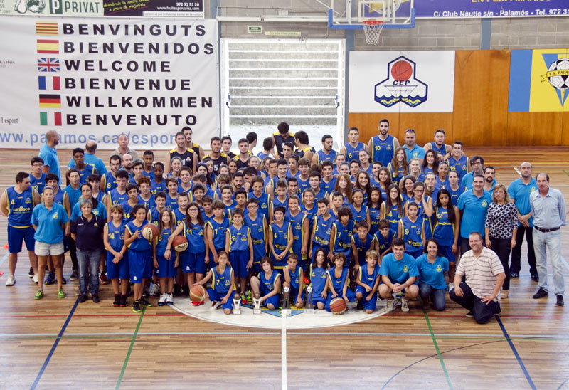 Presentació de tots els equps del Club Esportiu Palamós per aquesta temporada. (Foto: Olga Grassot)