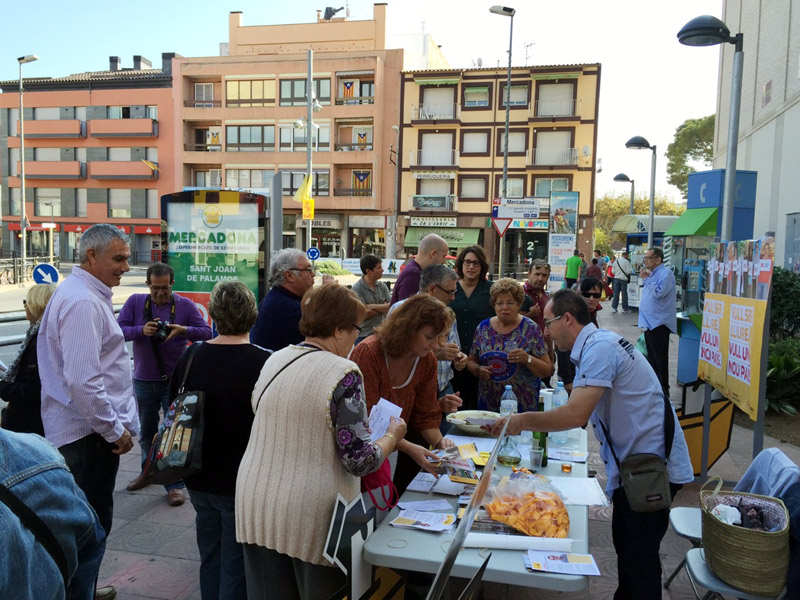 ERC va organitzar aquest dissabte una castanyada al carrer per donar suport al 9N. (Foto: ERC Palamós i Sant Joan)