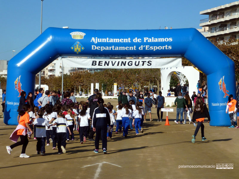 El Cros Atlètic promociona l'esport popular entre els més joves. (Foto: Ràdio Palamós)