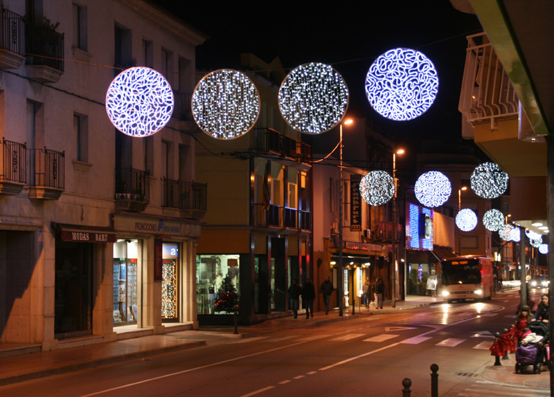 Llums ornamentals de Nadal, en una imatge d'arxiu. (Foto: Ràdio Palamós).