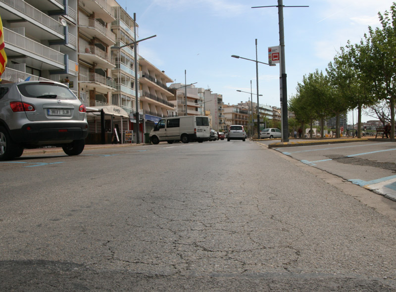 El passeig del Mar de Palamós, un dels primers trams que s'asfaltarà. (Foto: Ràdio Palamós).