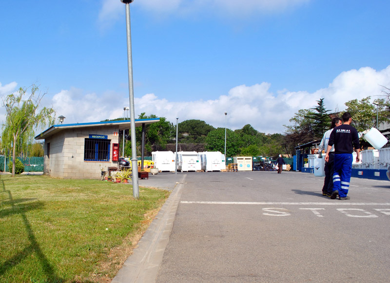 La deixalleria funciona només en horari de serveis mínims. (Foto: Ràdio Palamós)