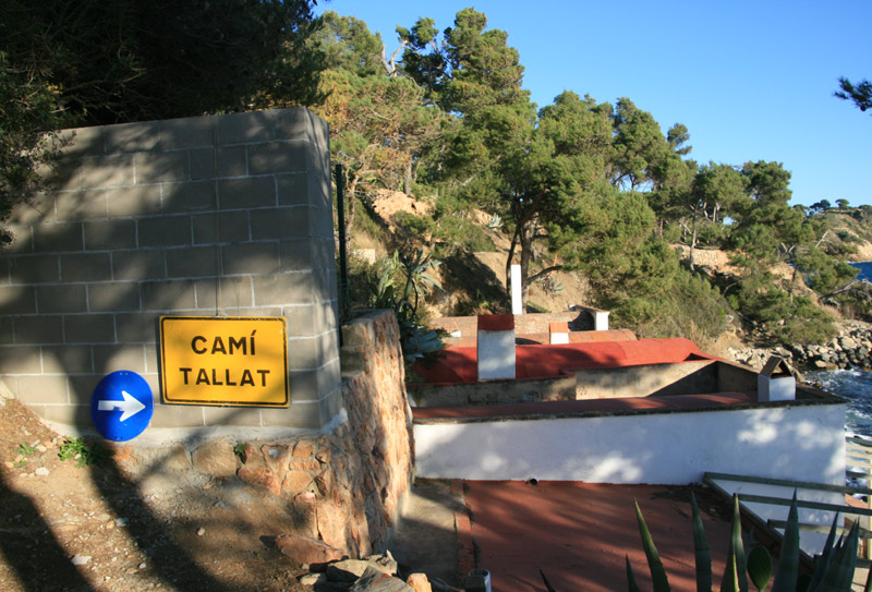 Imatge del tram tallat del camí de ronda de S'Alguer. (Foto: Ràdio Palamós)