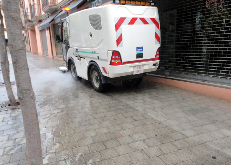 Neteja viària als carrers de Palamós. (Foto: Ràdio Palamós).