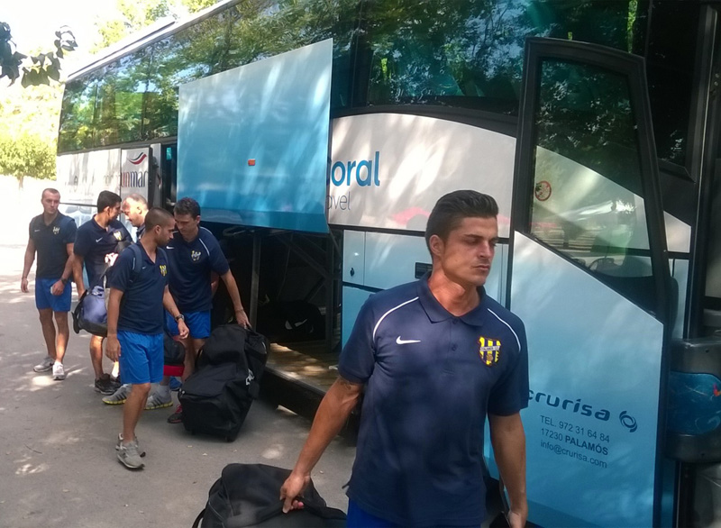 Els jugadors del Palamós en un desplaçament, aquesta temporada. (Foto: Ramon Ribas)