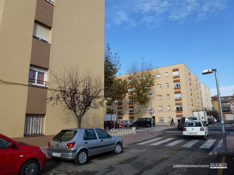 Les vivendes San Martín, a la cantonada amb l'avinguda de Catalunya. 