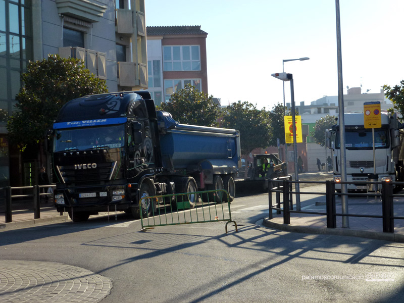 Obres a l'avinguda de Catalunya, aquest matí. (Foto: Ràdio Palamós).