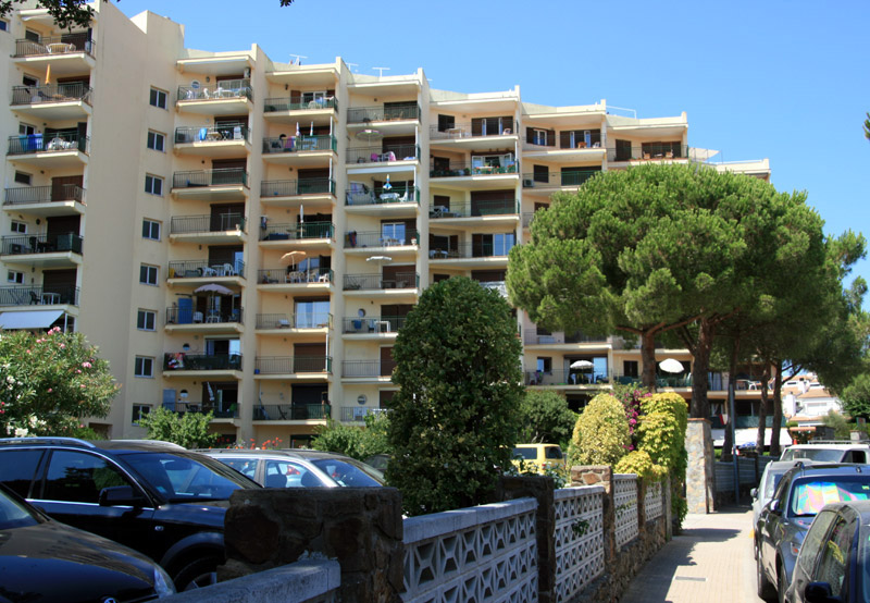 Apartaments turístics a la zona de La Fosca. (Foto: Ràdio Palamós)