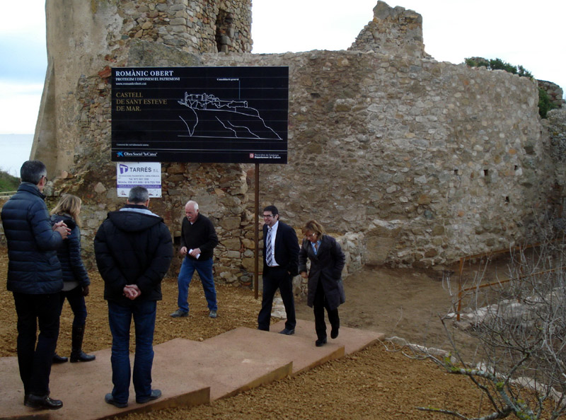 Visita d'obra al castell de Sant Esteve de La Fosca, aquest matí. (Foto: Ràdio Palamós).