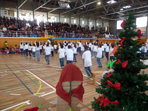 El tradicional festival nadalenc de l'escola Vila-romà. (Foto: Arxiu Ràdio Palamós)