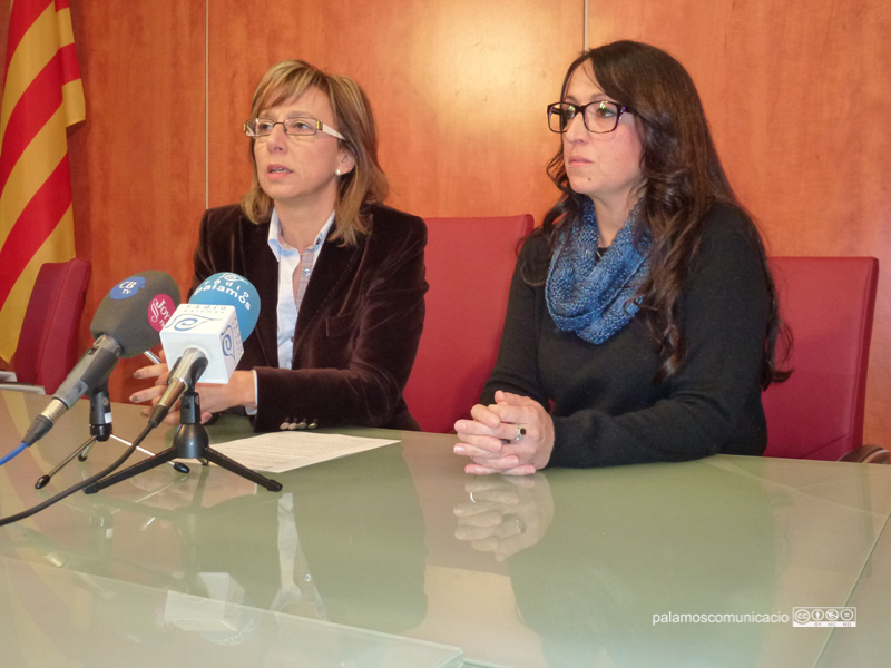 Teresa Ferrés i Glòria Prim, durant l'anunci de l'acord aquest matí.