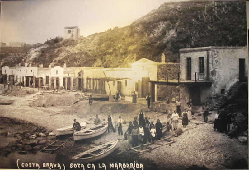 Imatge d'època de les barraques del litoral palamosí. (Foto: Museu de la Pesca).