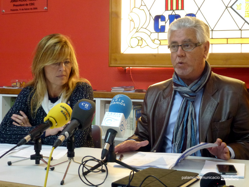 Dolors Cruz i Kelo Martí, durant la roda de premsa d'aquest matí.