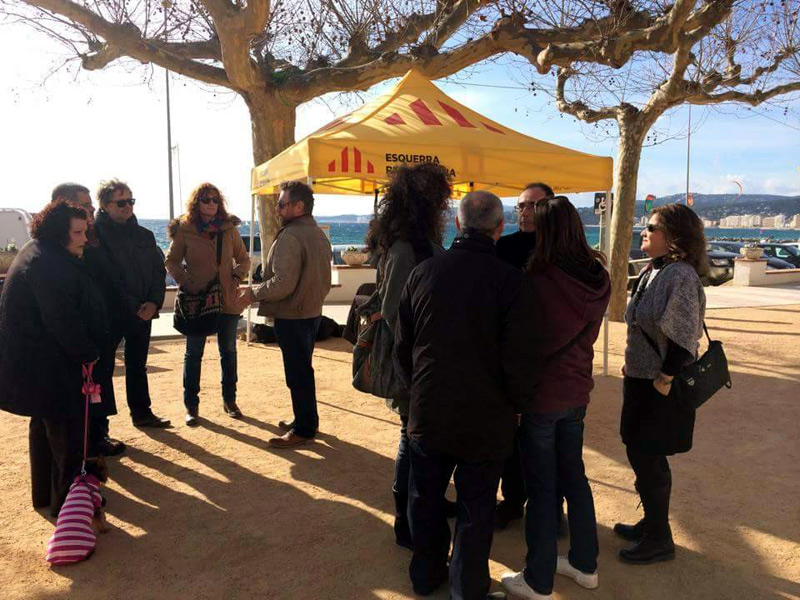 Sortida al passeig dels republicans per recollir les opinions de la ciutadania. (Foto: ERC Palamós i Sant Joan)