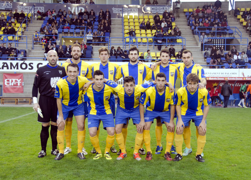 Un equip del Palamós CF, aquesta temporada. (Foto: Olga Grassot).