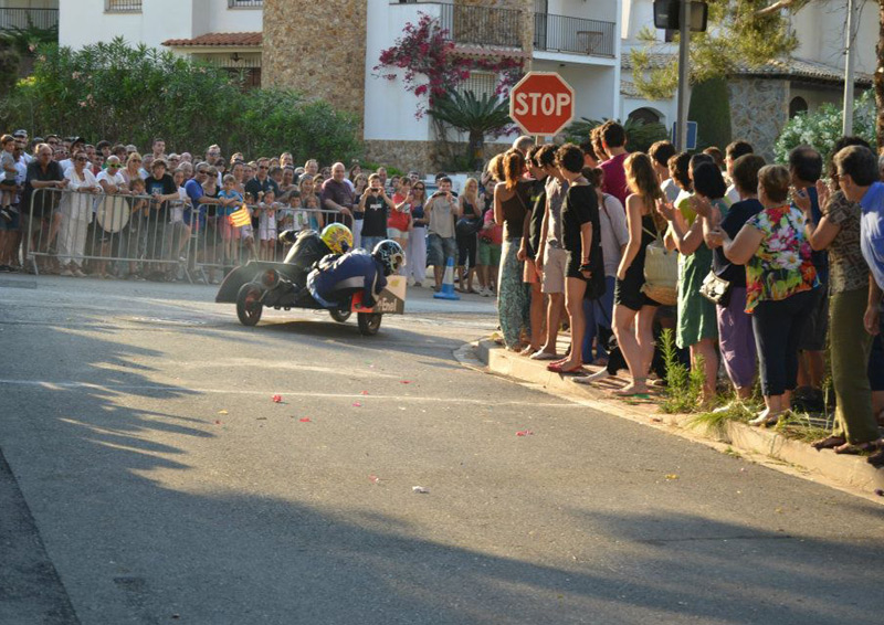 La descarrilada dels Showboys, és una de les activitats arrelades darrerament en la Festa Major. (Foto: JC)