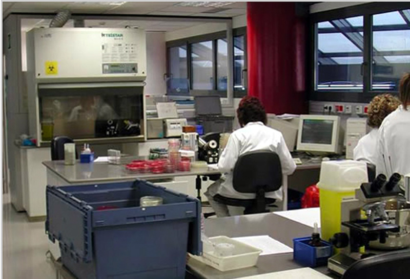 Laboratori de l'hospital de Palamós. (Foto: SSIBE)