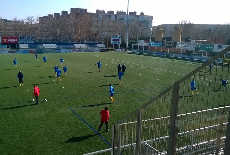 Els prolegòmens del partit entre el Prat i el Palamós. (Foto: R. Ribas)