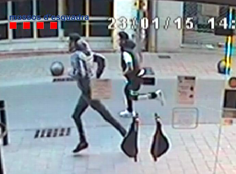 Imatge d'una càmera de seguretat que va permetre indentificar els lladres. (Fotos: Mossos d'Esquadra)
