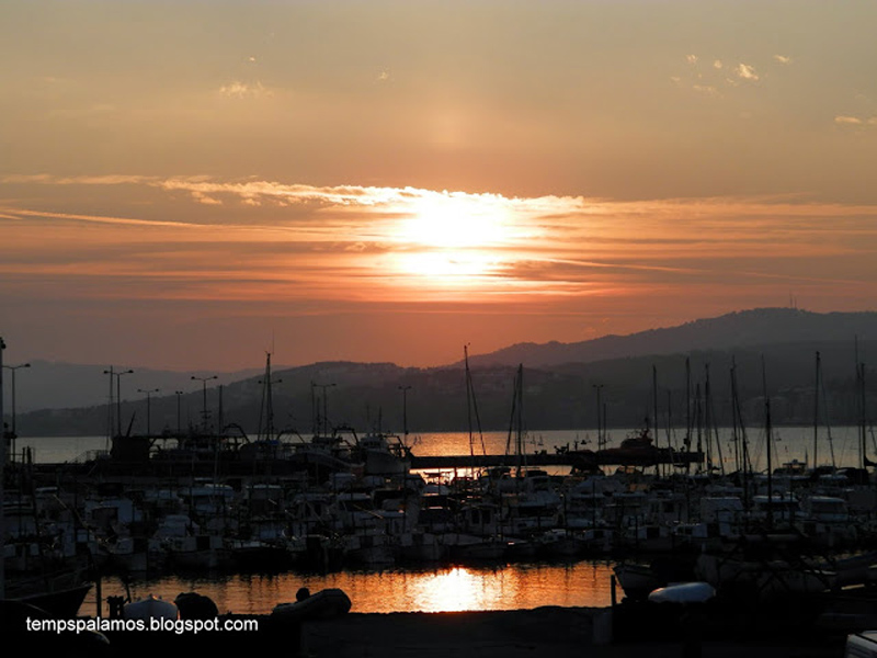 Posta de sol, dissabte a Palamós. (Foto: J. Fernández. tempspalamos.blogspot.com)