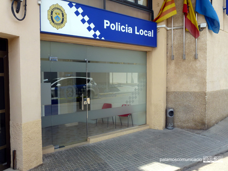Imatge exterior de les dependències de la Policia Local de Palamós.