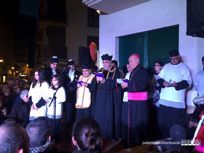 Un moment de la lectura del testament del Carnestoltes, ahir al vespre.
