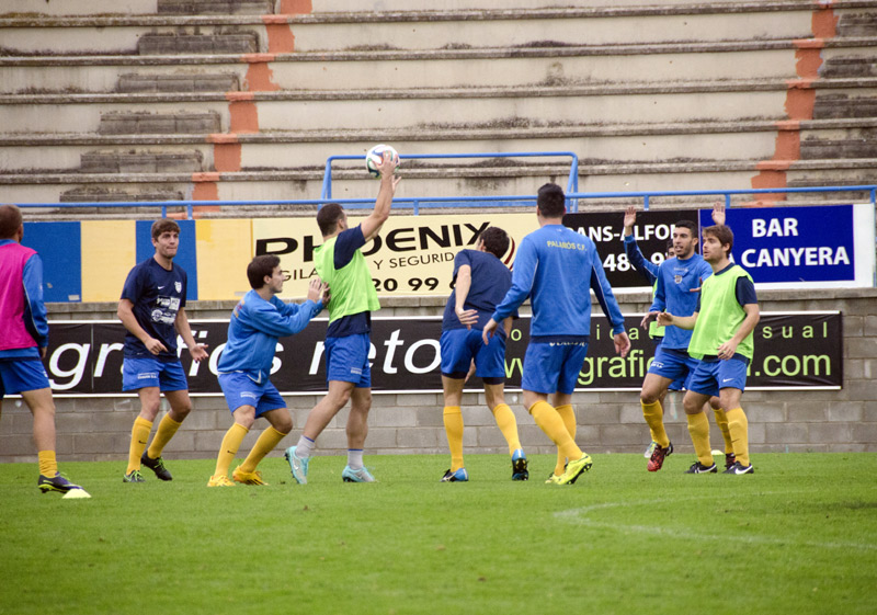 Imatge d'un entrenament del Palamós CF. (Foto: Olga Grassot.)