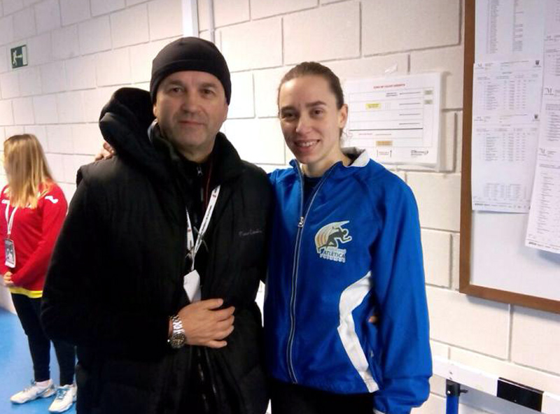 Èlia Vallès  i el seu entrenador Carles LLoveras, al Campionat d'Espanya a Antequera. (Foto: AA Palamós.)