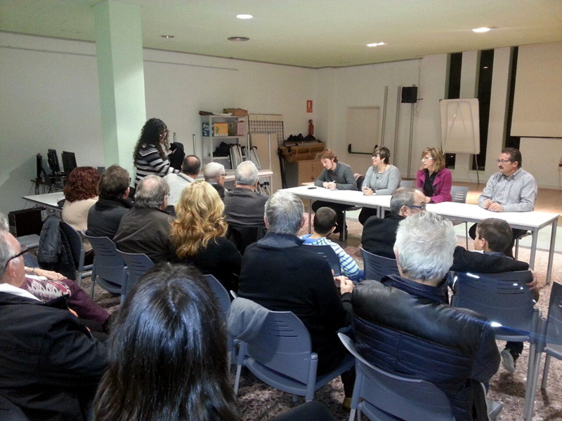 L'assemblea que va ratificar Teresa Ferrés com a cap de llista del PSC.