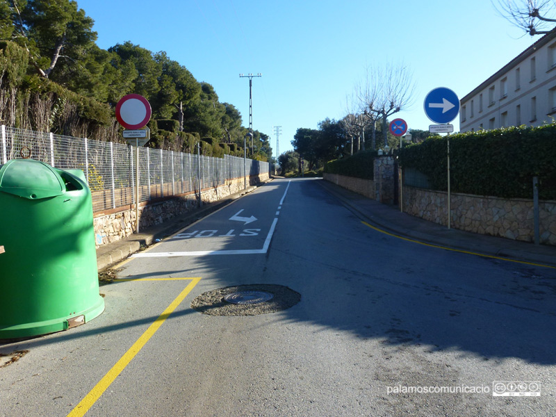 El camí de Cap de Planes, que tindrà un únic sentit en el tram proper a l'accés a la pineda d'en Gori.